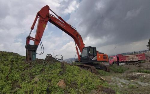 Hitachi Excavator with Jack hummer for rent Biniyam Taye Machinery Rental